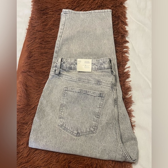 Universal Thread - Picture 1 of 3